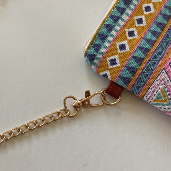 Boho Aztec Print Crossbody/Wristlet - Picture 4 of 12
